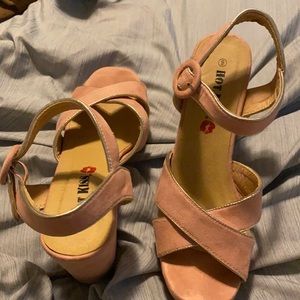 Pink and gold hot kiss heels! In great condition.